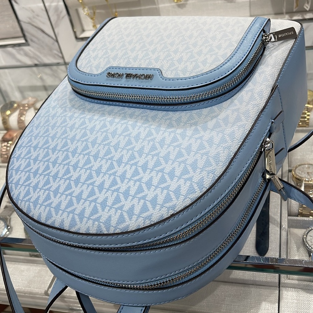 MICHAEL KORS Jaycee Medium Ombré Signature Logo Backpack
Light Sky
NWT - Picture 5 of 16